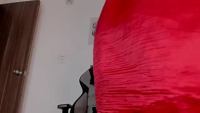 Hanna Risso online show from November 2025 04:40:02 PM