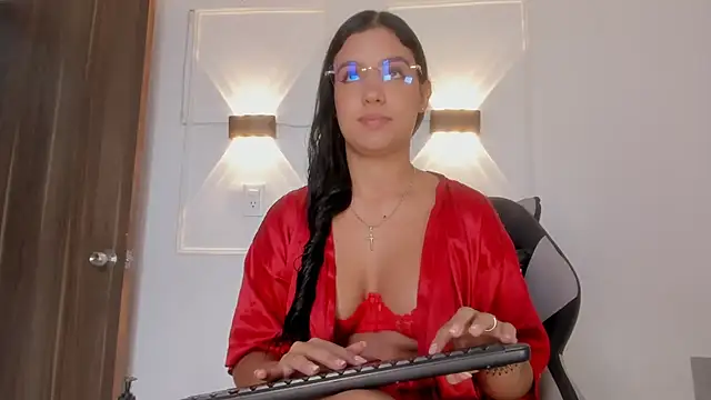 Hanna Risso online show from May 2026 06:16:01 PM