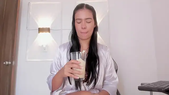 Hanna Risso online show from March 2026 06:12:02 PM