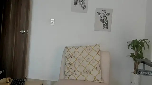 Hanna Risso online show from October 2025 05:26:02 PM