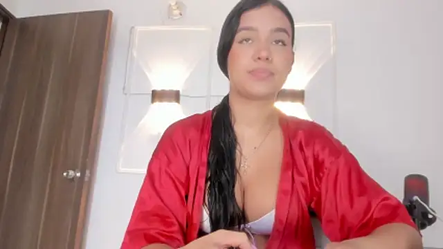 Snapshot of Hanna_Risso chatting on June 2026 05:10:02 PM Hanna Risso online show from June 2026 05:10:02 PM