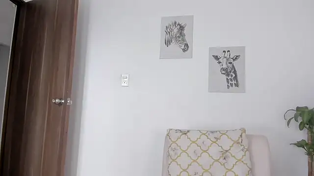 Hanna Risso online show from October 2025 06:09:02 PM