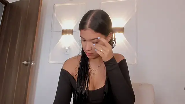 Hanna Risso online show from April 2026 07:06:02 PM