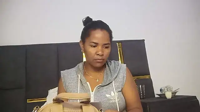 Snapshot of aleixane chatting on April 2026 01:41:01 PM aleixane online show from April 2026 01:41:01 PM