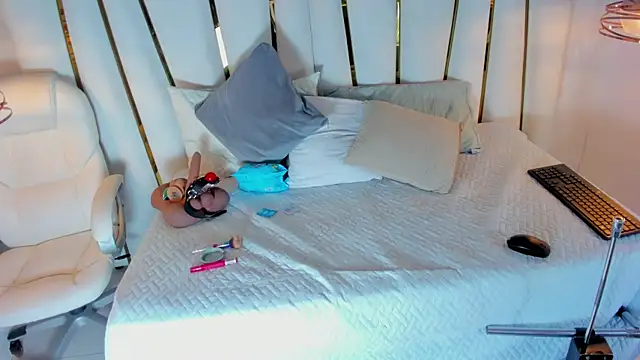 elena mature online show from April 2026 08:20:02 PM