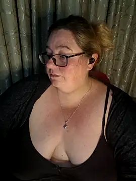 Snapshot of Iceprincess2bad4u chatting on April 2026 06:17:02 PM Iceprincess2bad4u online show from April 2026 06:17:02 PM