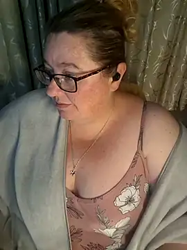 Snapshot of Iceprincess2bad4u chatting on May 2026 06:11:01 PM Iceprincess2bad4u online show from May 2026 06:11:01 PM