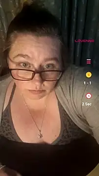 Snapshot of Iceprincess2bad4u chatting on July 2026 05:03:02 PM Iceprincess2bad4u online show from July 2026 05:03:02 PM
