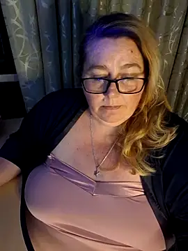 Snapshot of Iceprincess2bad4u chatting on May 2026 05:22:01 PM Iceprincess2bad4u online show from May 2026 05:22:01 PM