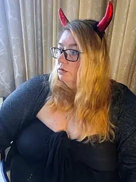 Snapshot of Iceprincess2bad4u chatting on May 2026 06:18:01 AM Iceprincess2bad4u online show from May 2026 06:18:01 AM