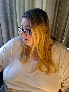 Snapshot of Iceprincess2bad4u chatting on June 2026 06:03:02 AM Iceprincess2bad4u online show from June 2026 06:03:02 AM