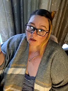Snapshot of Iceprincess2bad4u chatting on June 2026 06:19:02 AM Iceprincess2bad4u online show from June 2026 06:19:02 AM