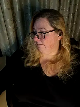 Snapshot of Iceprincess2bad4u chatting on May 2026 06:14:01 PM Iceprincess2bad4u online show from May 2026 06:14:01 PM