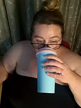Snapshot of Iceprincess2bad4u chatting on June 2026 06:07:02 PM Iceprincess2bad4u online show from June 2026 06:07:02 PM