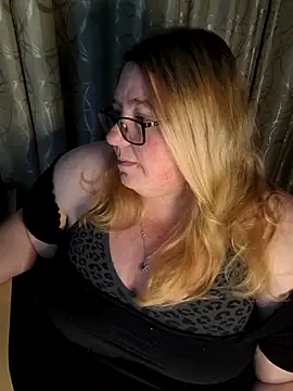 Snapshot of Iceprincess2bad4u chatting on June 2026 06:09:01 PM Iceprincess2bad4u online show from June 2026 06:09:01 PM