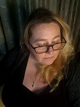 Snapshot of Iceprincess2bad4u chatting on May 2026 06:15:02 PM Iceprincess2bad4u online show from May 2026 06:15:02 PM