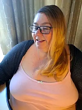 Snapshot of Iceprincess2bad4u chatting on May 2026 05:39:02 AM Iceprincess2bad4u online show from May 2026 05:39:02 AM