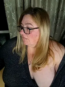 Iceprincess2bad4u online show from February 2026 06:32:02 PM