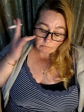 Snapshot of Iceprincess2bad4u chatting on April 2026 07:10:02 PM Iceprincess2bad4u online show from April 2026 07:10:02 PM