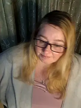 Snapshot of Iceprincess2bad4u chatting on June 2026 06:34:02 PM Iceprincess2bad4u online show from June 2026 06:34:02 PM