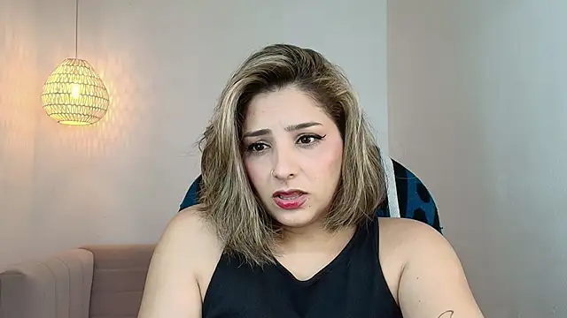Snapshot of YummyAnna_ chatting on June 2026 07:24:01 PM YummyAnna online show from June 2026 07:24:01 PM