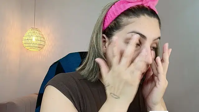 Snapshot of YummyAnna_ chatting on June 2026 04:34:02 PM YummyAnna online show from June 2026 04:34:02 PM