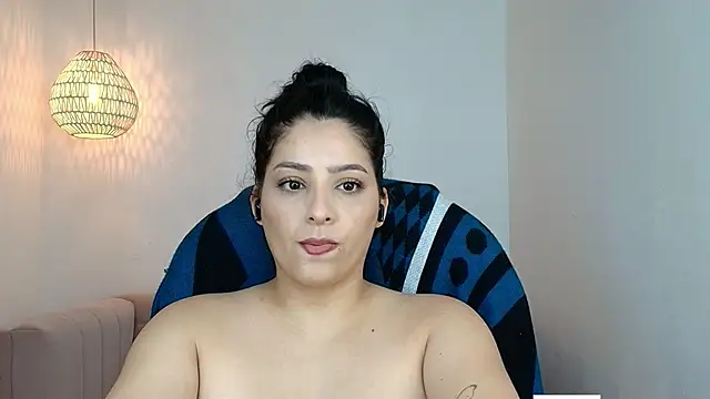 Snapshot of YummyAnna_ chatting on April 2026 03:39:02 PM YummyAnna online show from April 2026 03:39:02 PM