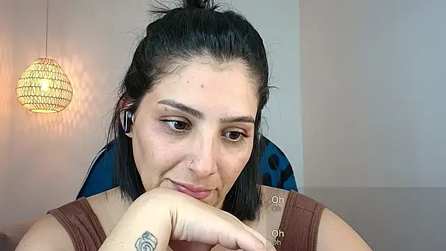 Snapshot of YummyAnna_ chatting on April 2026 08:37:02 PM YummyAnna online show from April 2026 08:37:02 PM
