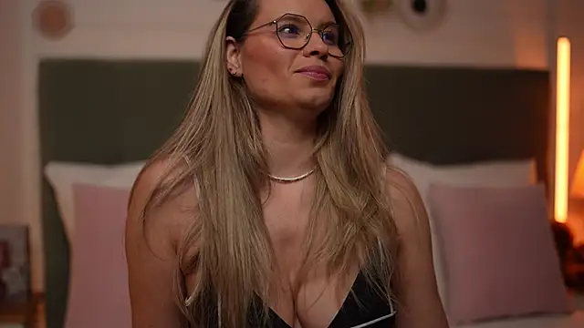 BrandyWhite online show from March 2026 04:48:02 AM