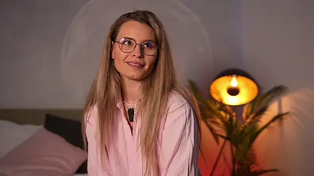 BrandyWhite online show from April 2026 07:04:01 AM