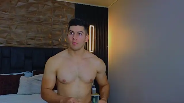 FelipeAndMarcello3 online show from February 2025 07:53:01 PM
