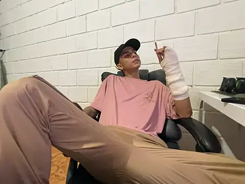 Max TheHorseDick online show from February 2026 04:34:01 AM