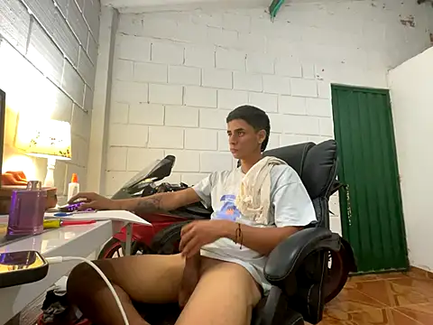 Max TheHorseDick online show from November 2025 02:12:02 AM