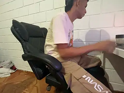 Max TheHorseDick online show from January 2026 02:51:01 AM