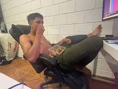 Max TheHorseDick online show from February 2026 04:10:02 AM