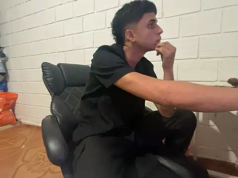 Max TheHorseDick online show from March 2026 02:40:01 AM