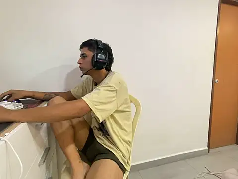 Max TheHorseDick online show from May 2026 10:01:01 PM
