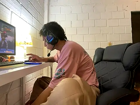 Max TheHorseDick online show from November 2025 12:38:01 AM