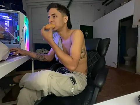 Max TheHorseDick online show from March 2026 06:24:02 AM