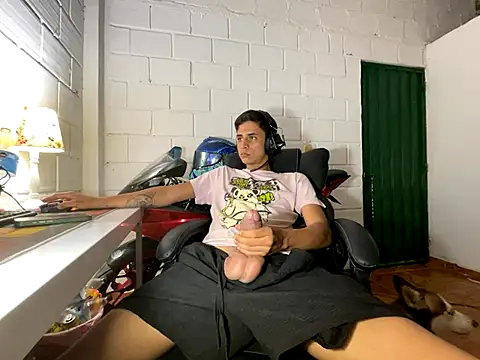 Snapshot of Max_TheHorseDick chatting on September 2025 07:24:02 AM Max TheHorseDick online show from September 2025 07:24:02 AM