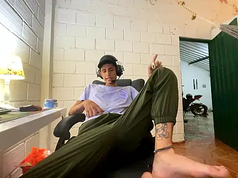 Max TheHorseDick online show from November 2025 12:59:02 AM