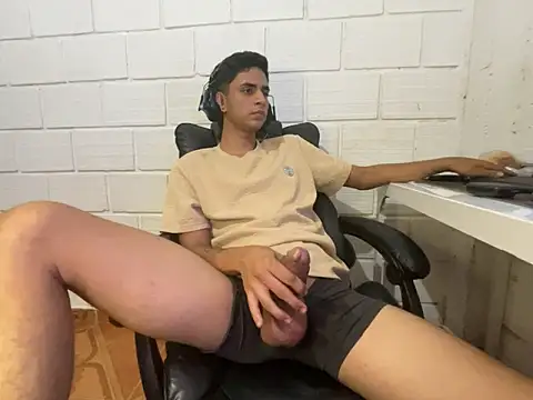 Max TheHorseDick online show from March 2026 06:17:01 AM