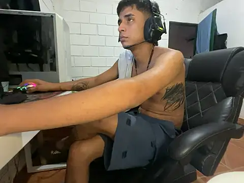 Max TheHorseDick online show from April 2026 10:33:01 PM