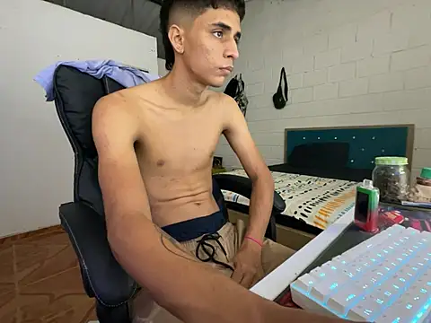 Snapshot of Max_TheHorseDick chatting on February 2025 03:55:02 AM Max TheHorseDick online show from February 2025 03:55:02 AM