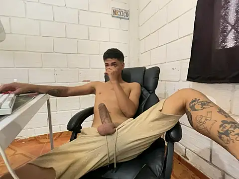 Max TheHorseDick online show from May 2026 05:54:02 PM
