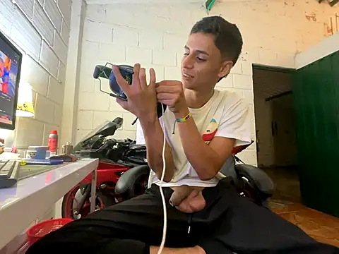 Max TheHorseDick online show from November 2025 03:12:02 AM