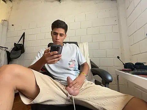 Max TheHorseDick online show from November 2025 03:57:02 PM