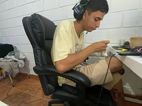 Max TheHorseDick online show from February 2026 09:23:02 PM