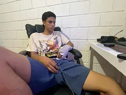 Max TheHorseDick online show from February 2026 05:47:02 PM