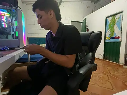 Max TheHorseDick online show from April 2026 02:48:01 AM